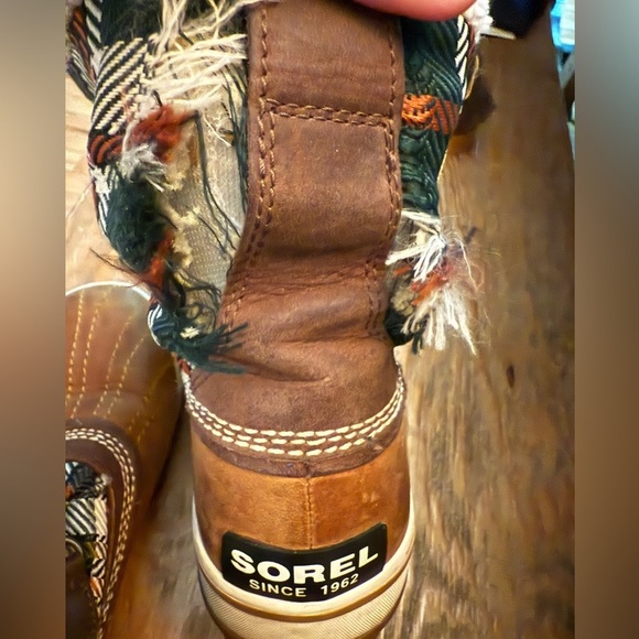 Sorel Brown Leather Boots Patterned Fabric Well worn lthrash bottoms look new - Picture 8 of 10